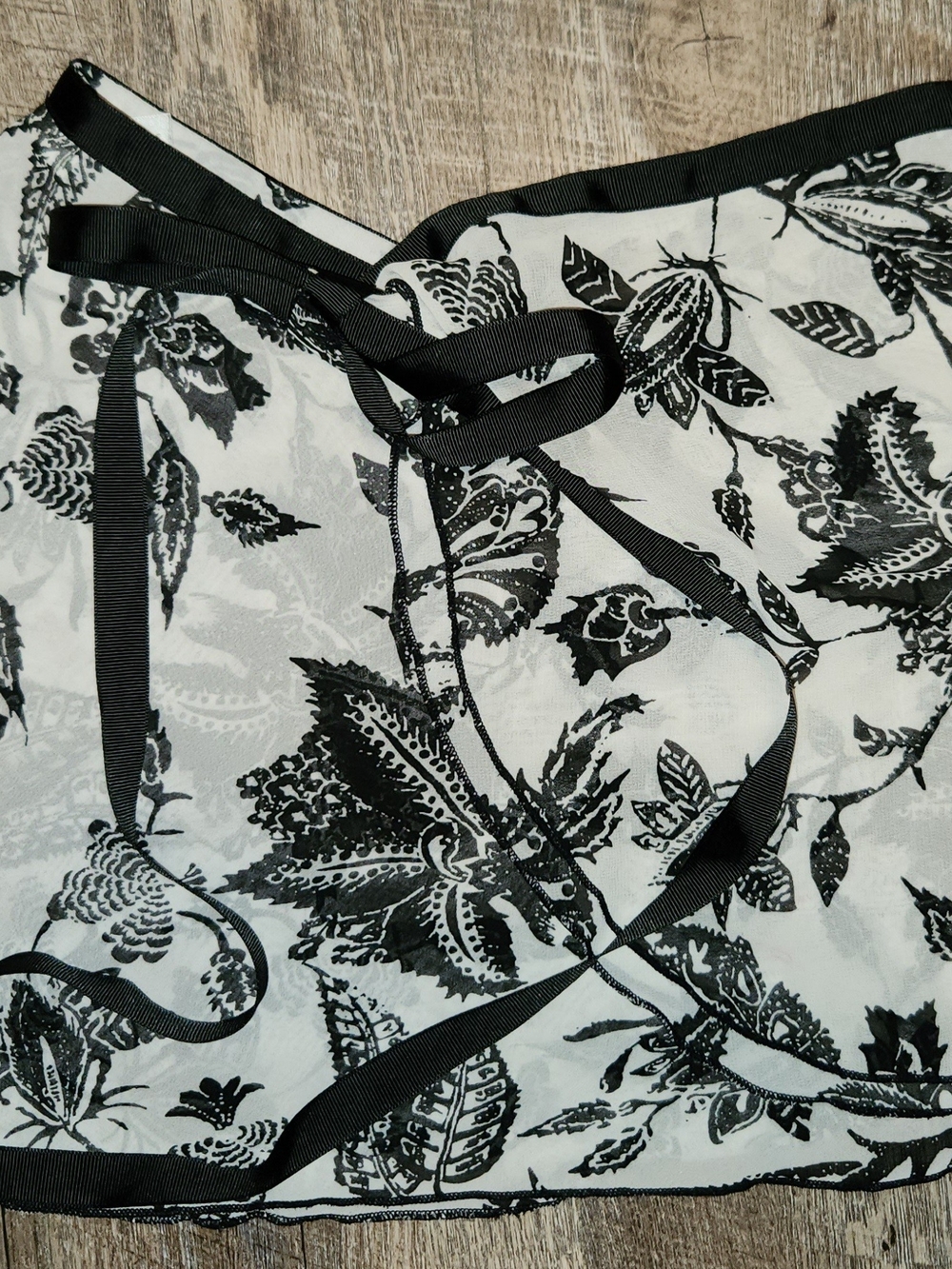 Black & White Floral Tie-Waist Skirt